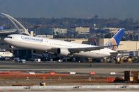 N66051 @ LAX - Continental Airlines N66051 (FLT COA3) departing RWY 25R enroute to Honolulu Int'l (PHNL). - by Dean Heald