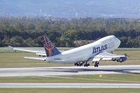 N491MC @ VIE - Atlas Air Boeing 747-400 - by Yakfreak - VAP