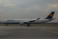 D-AIGB @ VIE - Lufthansa Airbus 340-300 - by Yakfreak - VAP