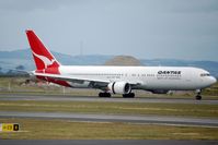 VH-OGK @ AKL - Just touched down, thrust reversers deployed - by Micha Lueck