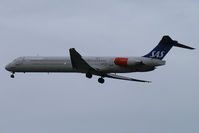 LN-ROY @ VIE - Scandinavian Airlines SAS MDD MD80 - by Thomas Ramgraber-VAP