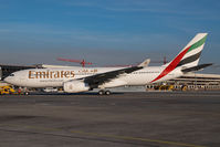 A6-EAK @ VIE - Emirates Airbus A330-200 - by Yakfreak - VAP