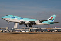 HL7601 @ VIE - Korean Air Boeing 747-400 - by Yakfreak - VAP