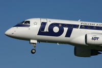 SP-LID @ BRU - arrival of flight LO235 from WAW - by Daniel Vanderauwera