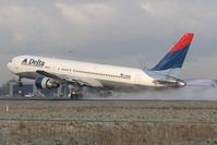 N184DN @ AMS - Delta Air Lines 767-300 - by Andy Graf-VAP