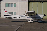 OE-KLP @ VIE - Flugsportverein Stockerau Cessna 172 - by Yakfreak - VAP