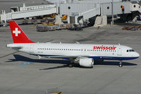 HB-IJE @ VIE - Swissair Airbus 320 - by Yakfreak - VAP