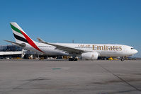 A6-EAS @ VIE - Emirates AIrbus A330-200 - by Yakfreak - VAP