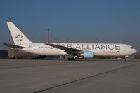 OE-LAZ @ VIE - Austrian AIrlines Boeing 767-300 in Star Alliance colros - by Yakfreak - VAP