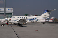 OO-SKM @ VIE - Sky Service Beech 200 King Air - by Yakfreak - VAP