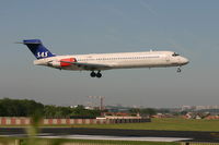 LN-RMP @ BRU - just before landing on rwy 02 - by Daniel Vanderauwera