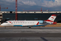 OE-LCM @ VIE - Austrian ARrows Regionaljet - by Yakfreak - VAP