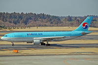 HL7245 @ NRT - Taxiing to the gate - by Micha Lueck