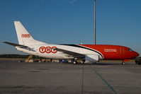 OO-TNC @ VIE - TNT Boeing 737-300 - by Yakfreak - VAP