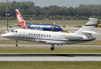 OE-HOT @ VIE - Falcon 2000 - by Roland Bergmann-Spotterteam Graz