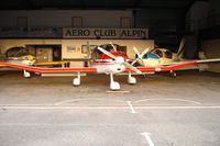 F-GEIU @ TALLARD FR - Au hangar avant vol - by Eric DUREZ