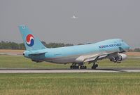 HL7449 @ VIE - Korean 747-400 cargo - by Dieter Klammer