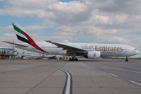 A6-EMD @ VIE - Emirates Boeing 777-200 - by Yakfreak - VAP