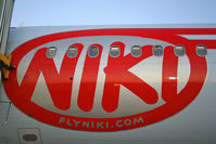 OE-LOS @ LOWW - old FlyNiki Logo - by Wolfgang Kronfuss