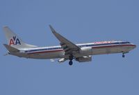 N930AN @ SNA - AA B737-823 coming in for landing. - by Mike Khansa