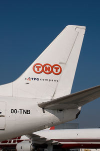 OO-TNB @ VIE - TNT Boeing 737-300 - by Yakfreak - VAP