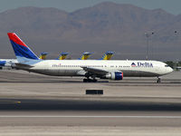 N136DL @ KLAS - Delta Airlines / 1991 Boeing 767-332 - by Brad Campbell