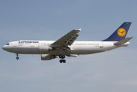 D-AIAI @ EGLL - Lufthansa A300-600 - by Andy Graf-VAP