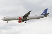 OY-KBB @ EGLL - Scandinavian Airlines A321