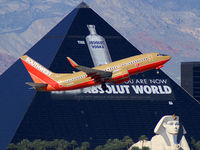 N760SW @ KLAS - Southwest Airlines / 2000 Boeing 737-7H4 - by Brad Campbell