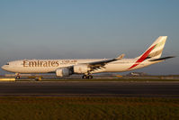 A6-ERB @ VIE - Emirates Airbus A340-500 - by Yakfreak - VAP