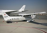 D-ELEE @ OMDB - Cessna 172 - by Sergey Riabsev