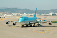 HL7472 @ RKSI - Taxiing to the gate - by Micha Lueck