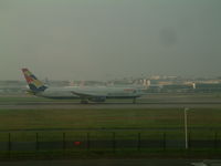 G-BZHA @ EGLL - Taken at Heathrow Airport March 2005 (Sorry about the poor quality - but a rare colour scheme) - by Steve Staunton