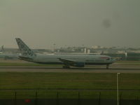 G-BZHB @ EGLL - Taken at Heathrow Airport March 2005 (Sorry about the poor quality - but a rare colour scheme) - by Steve Staunton