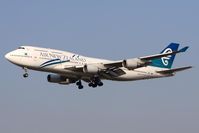ZK-SUI @ LAX - Air New Zealand ZK-SUI (FLT ANZ2) from Auckland Int'l (NZAA) on short-final to RWY 25L. - by Dean Heald
