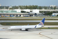 N73299 @ KFLL - Boeing 737-800 - by Mark Pasqualino