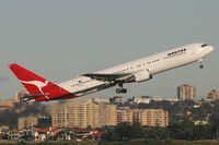 VH-OGR @ YSSY - Qantas 767-300
