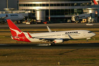 VH-VXL @ YSSY - Qantas 737-800