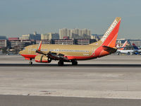 N792SW @ KLAS - Southwest Airlines / 2000 Boeing 737-7H4 - by Brad Campbell