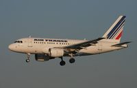 F-GUGI @ VIE - Air France A318 - by Luigi