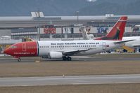 LN-KKT @ LOWS - Norwegian 737-300 - by Andy Graf-VAP