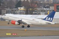 OY-KBP @ LOWS - Scandinavian Airlines A319
