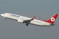 TC-JFT @ BCN - Turkish Airlines Boeing 737-800 - by Yakfreak - VAP