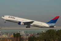 N1611B @ BCN - Delta Airlines Boeing 767-300 - by Yakfreak - VAP