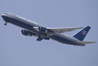 N671UA @ KLAX - United Airlines Boeing 767-300 - by Thomas Ramgraber-VAP