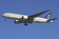 HZ-AKC @ VIE - Saudia - Saudi Arabian Airlines Boeing 777-200 - by Thomas Ramgraber-VAP
