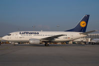 D-ABIX @ VIE - Lufthansa Boeing 737-500 - by Yakfreak - VAP