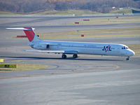 JA8552 @ RJCC - MD81/JAL/Chitose - by Ian Woodcock