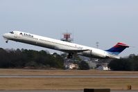 N905DE @ ORF - Delta Airlines N905DE (FLT DAL719) climbing out from RWY 5 enroute to Hartsfield-Jackson Atlanta Int'l (KATL). - by Dean Heald