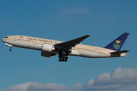 HZ-AKC @ VIE - Saudia Boeing 777-200 - by Yakfreak - VAP